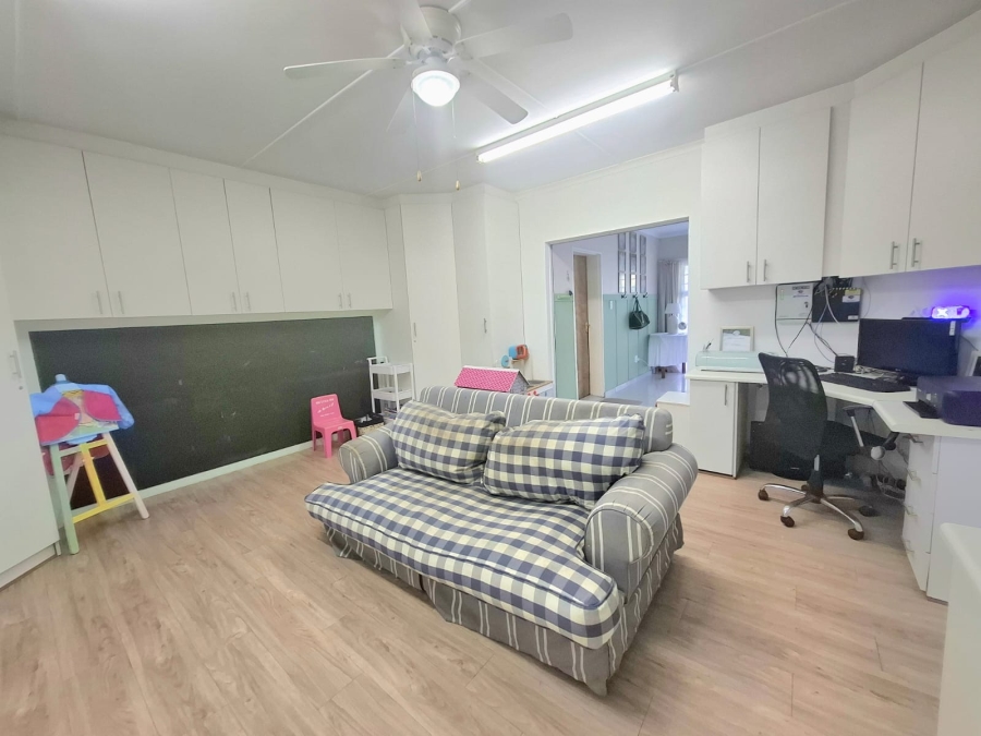 5 Bedroom Property for Sale in Beacon Bay Eastern Cape